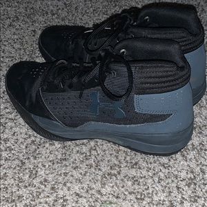 Boys/girls Basketball shoes